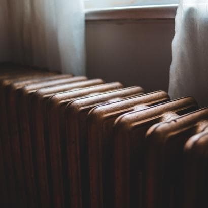 Apkures sezonas sākums – kā tas ietekmē mūsu veselību un pašsajūtu? Četras veselības problēmas apkures sezonas dēļ un kā tās risināt