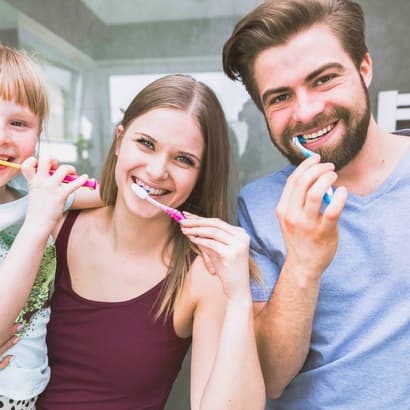 Zobu higiēna kā izaicinājums – ne tikai bērniem. Farmaceite skaidro zobu kopšanas kļūdas dažādos vecuma posmos