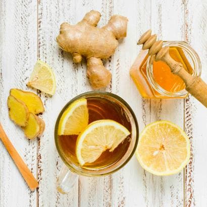 5 interesanti paņēmieni, kā cīnīties ar saaukstēšanos un temperatūru. Ko par tiem saka farmaceits?