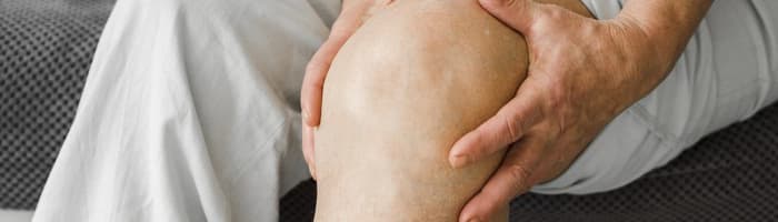 Izplatītākie mīti par kāju tūsku vasarā: farmaceites padomi un ieteikumi