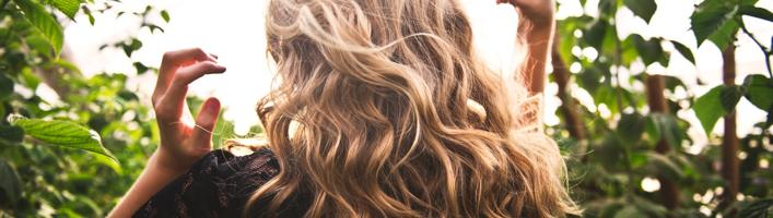 На помощь – волосы испорчены солнцем и водой! Как вернуть им здоровье и блеск?