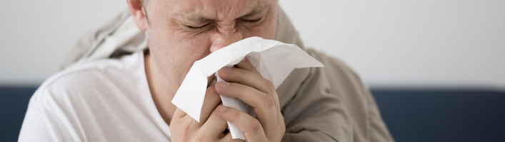 Зеленый, коричневый и даже черный: о чем говорит цвет соплей?