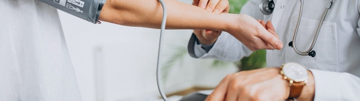 Gaisa temperatūrai sasniedzot +30 grādus, slodze sirdij palielinās pat vairākas reizes. Kā parūpēties par sirds veselību, skaidro farmaceits