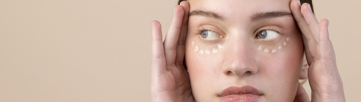 “Гусиные лапки”, темные круги, отеки – как подорать наиболее подходящий для себя крем для глаз?