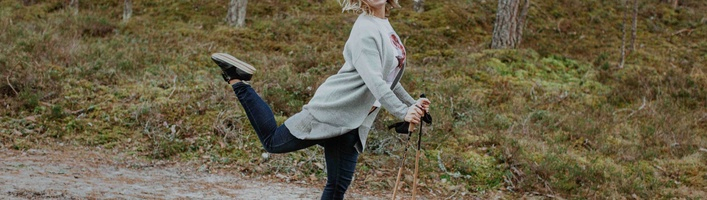 Vēlies labāk gulēt, mazāk slimot un iztikt bez trauksmes? Sāc nūjot, nodarbinot 600 muskuļu grupu!