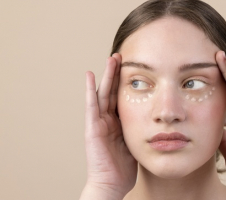 “Гусиные лапки”, темные круги, отеки – как подорать наиболее подходящий для себя крем для глаз?