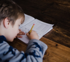 Как возобновить занятия в школе без лишнего стресса? 6 советов для уменьшения беспокойства у детей и взрослых