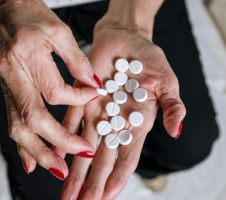 Farmaceite iesaka, kā senioru vidū veicināt zāļu pareizu lietošanu