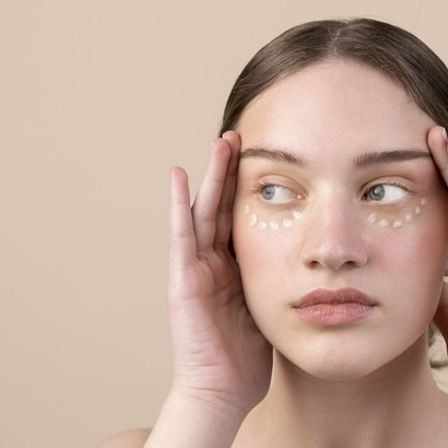 “Гусиные лапки”, темные круги, отеки – как подорать наиболее подходящий для себя крем для глаз?